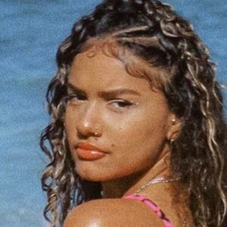 Louisiew sexy model pics