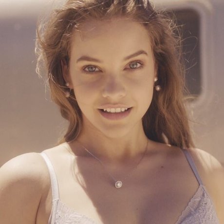 big pussy lips onlyfans erotic image