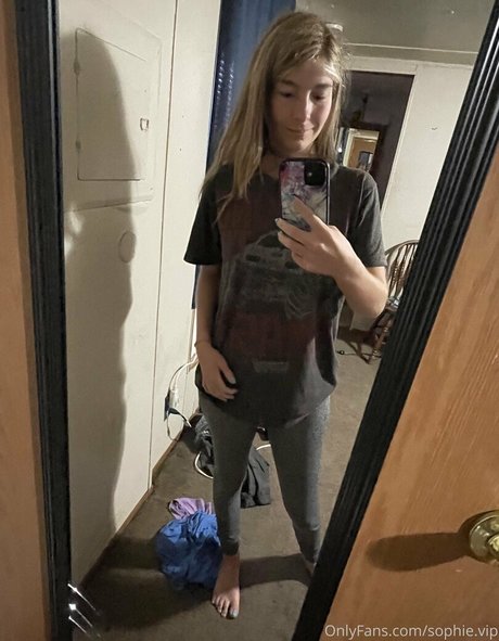 sophie vip porn model image