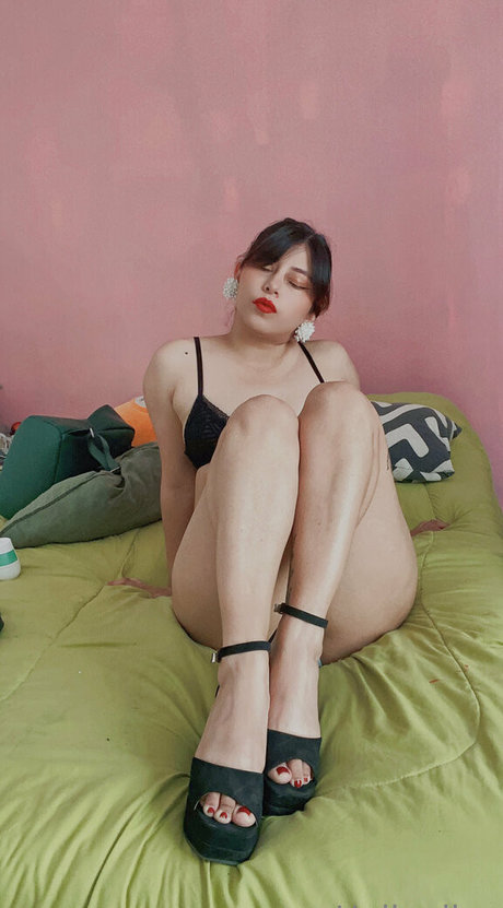 nude milf onlyfans naked photo