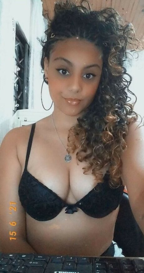 TixyPackkk erotic pornstar pictures