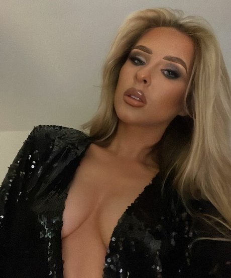 Morgan B erotic model photos