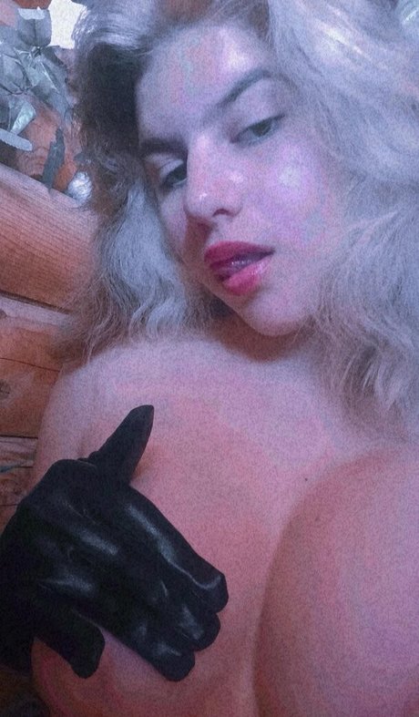 StrangeRabbit xxx actress pics