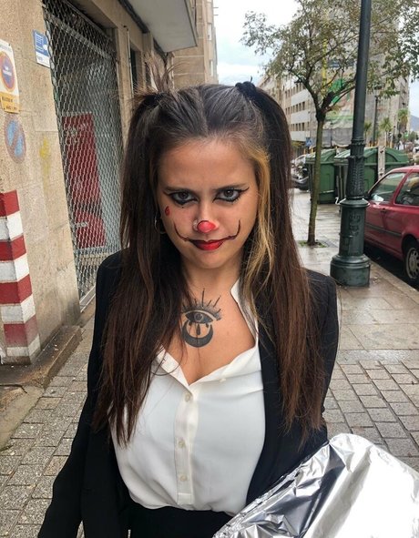 smileemin hot model image