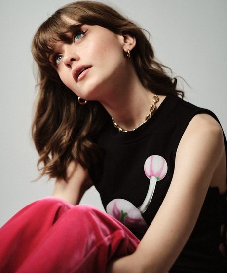 Maisie Peters pornstar erotic photo