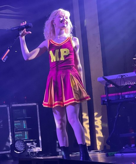 Maisie Peters model nice img