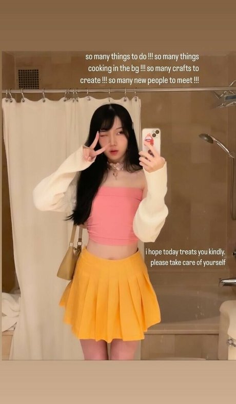 glihttr naked model pictures