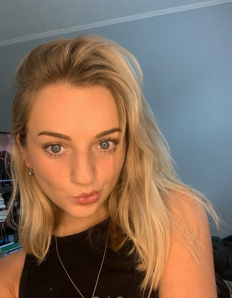 avacanary pornstar nudes galleries