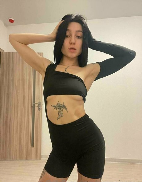 annapicasso adult model img