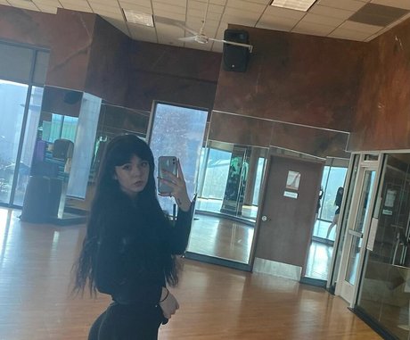 ezsy nude pornstar pics