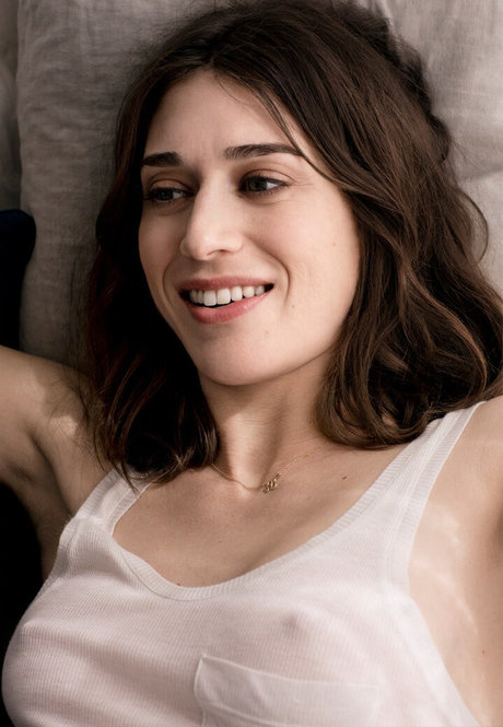 Lizzy Caplan erotic star picture