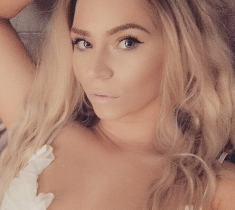 blonde wife onlyfans pornographic pic