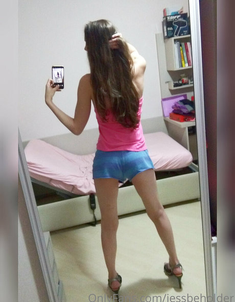 Jessbeholder model naked archive