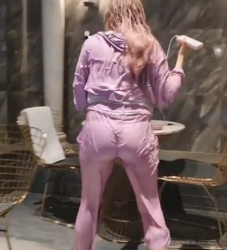 40 onlyfans exclusive pic