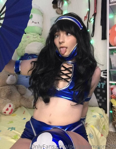 busty milf onlyfans hot picture