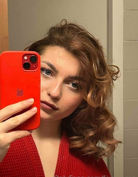 foxy lisaa nude pornstar pic