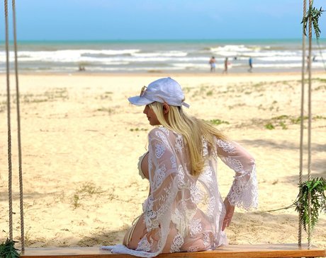 social media influencer onlyfans beautiful naked images