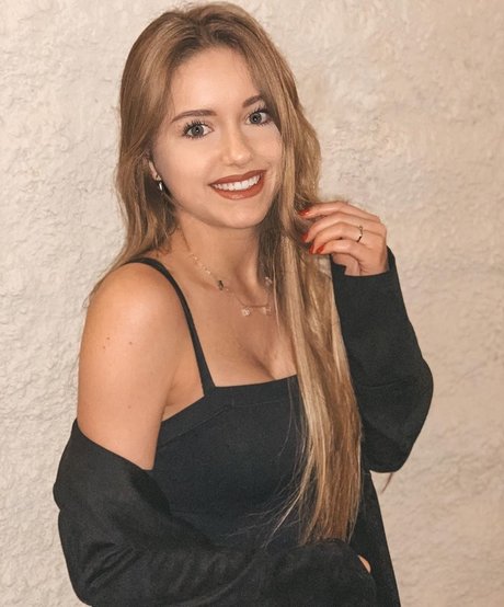 melaniehfl pornstar pretty pics