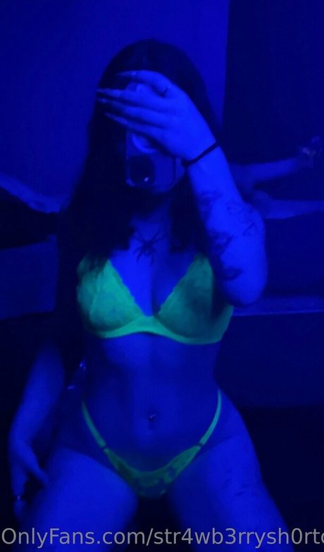 str4wb3rrysh0rtc4k3 pretty model pics