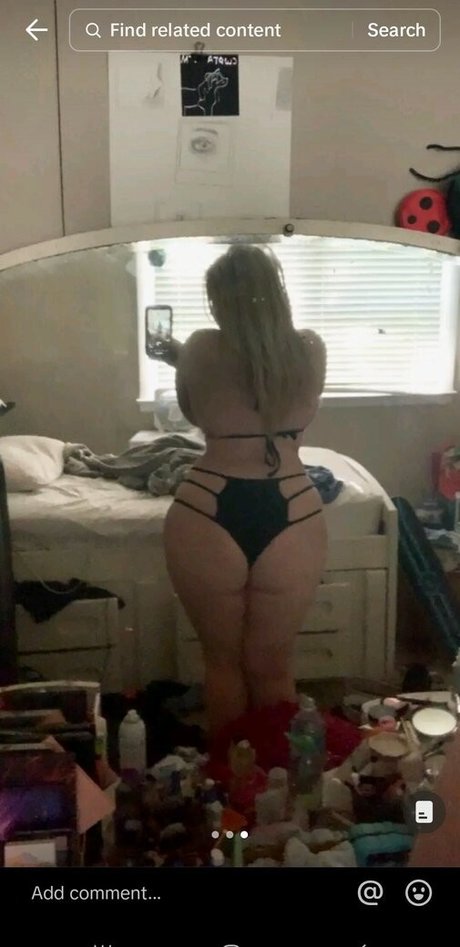 yourstrulysav naked actress pic