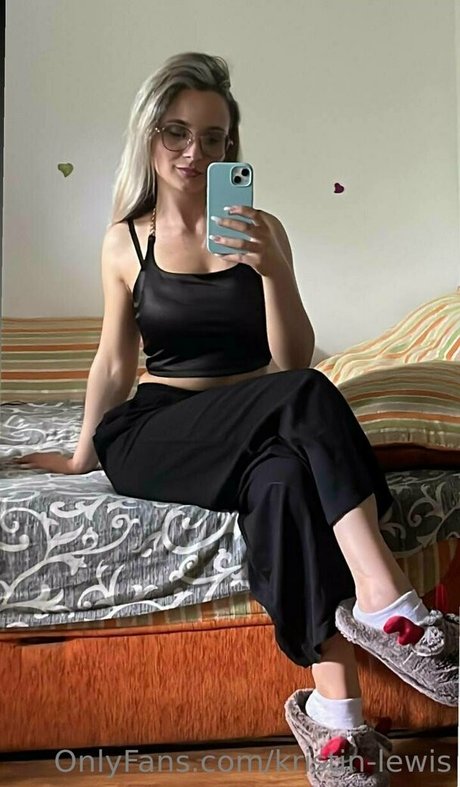 kristin lewis model pretty pictures