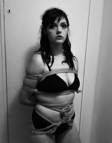 bisibeth hot actress picture