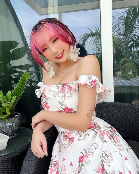 Akaei Ray naked pornstar photos