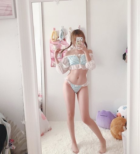 Akaei Ray adult model gallery