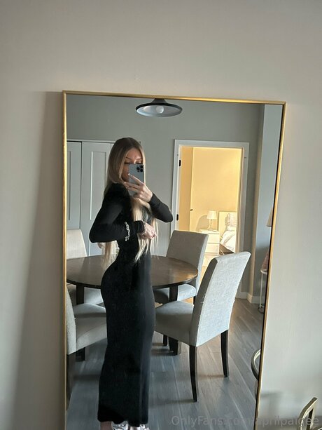 blonde onlyfans hot img