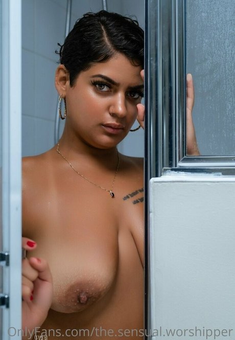 the sensual worshipper nice model picture