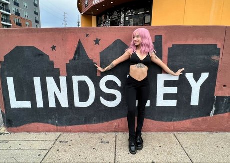 lindseyparanormal model nudes gallery