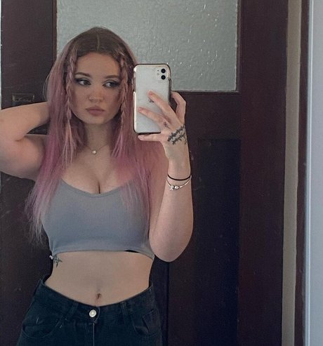 Itsssarapriv star hot pic