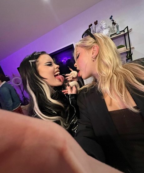 emmanorton erotic model photo