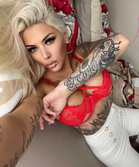 Deminecka pornstar adult pictures