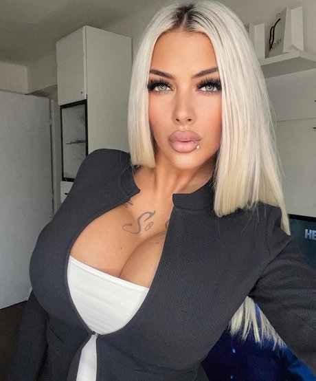 Deminecka top pornstar pictures