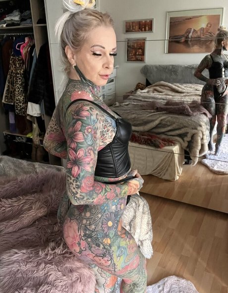 Tattoobutterfly star sexy image