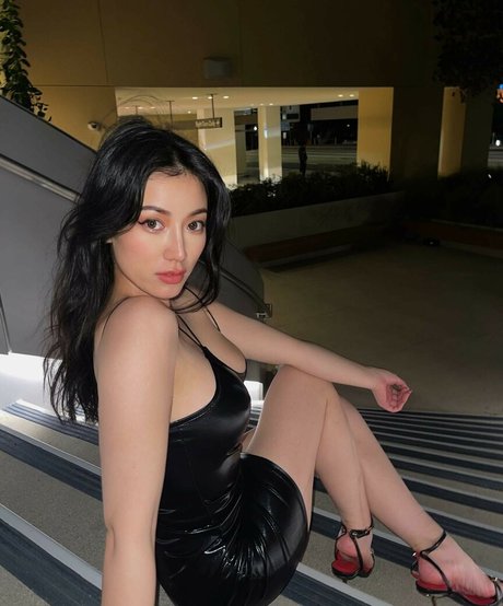 hairy pregnant onlyfans top image