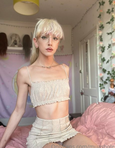 muashole star nude archive