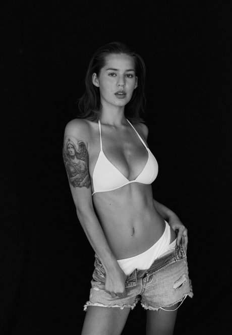 Indymendee_ free model pics