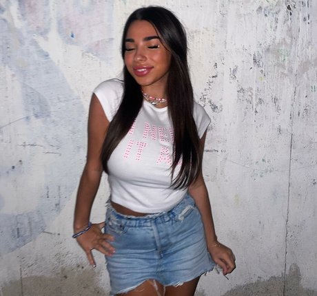 Alexuh1 pretty actress photos