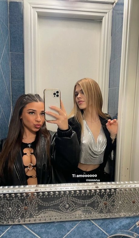 Alexuh1 model perfect galleries