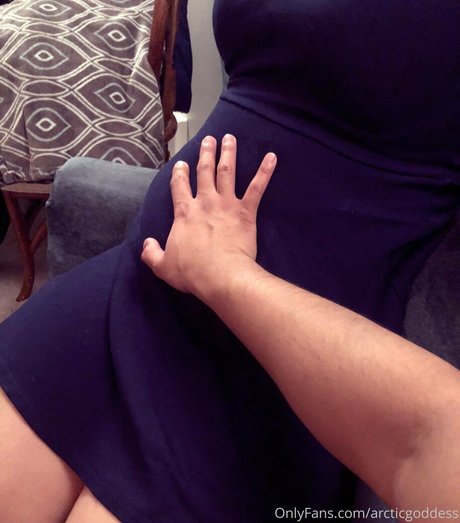 arcticgoddess naked model image