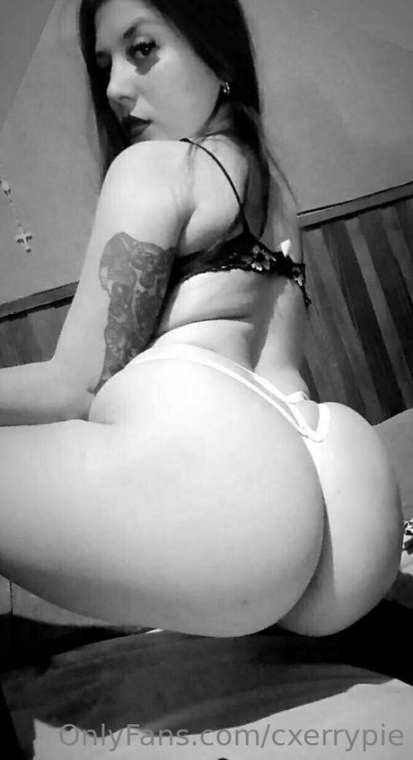 curvy naked onlyfans pornographic image