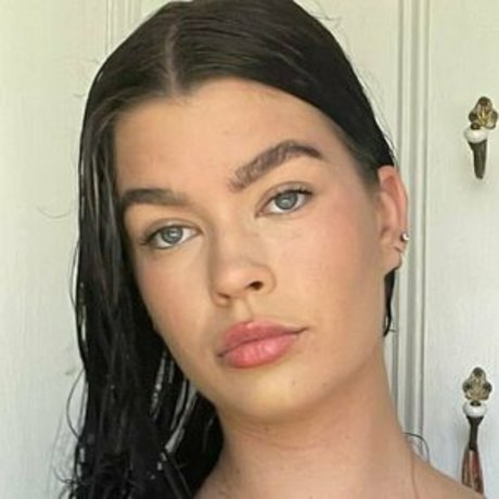 Phoebewillow model porn pics