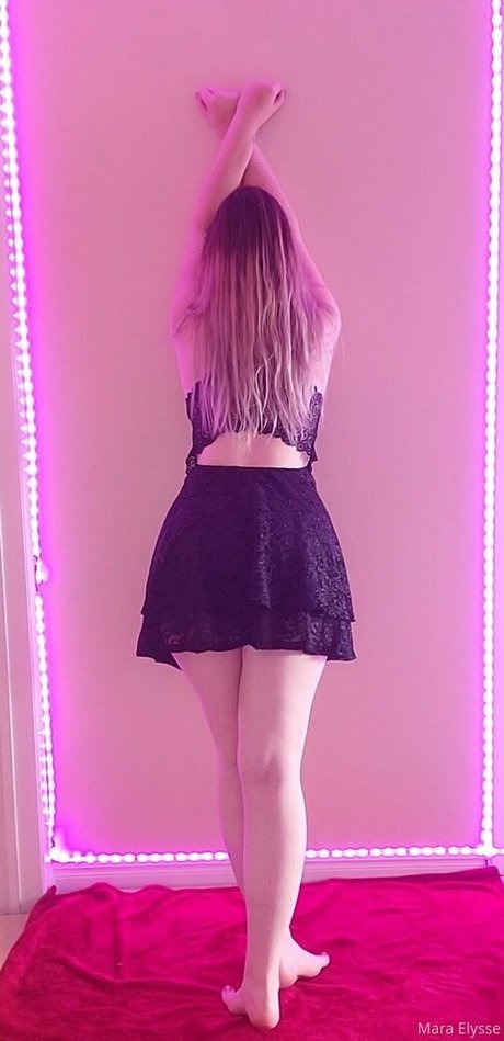 mara elysse porn model picture