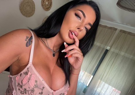 samyquin exclusive model pic