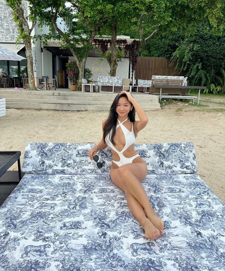 Novita Lam free model pictures