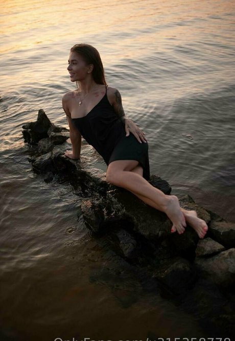 juliawind model exclusive picture