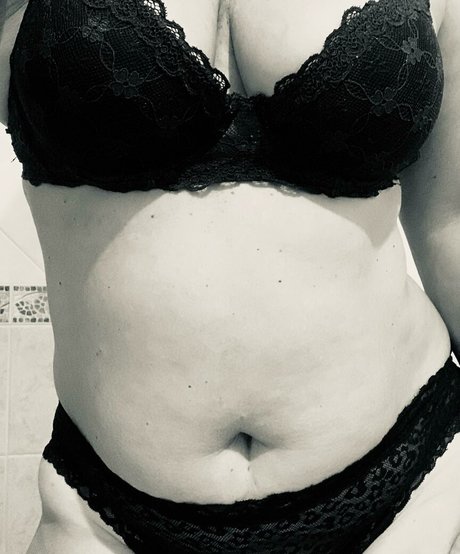 MrsSisiuXXX model exclusive images