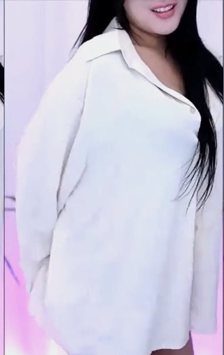 Laysha Goeun exclusive model image